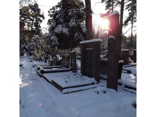 Заказывать ли памятник зимой?